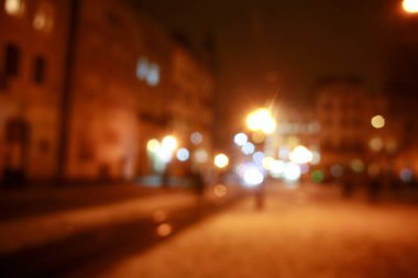 İnsanlar ile gece kasaba Meydanı bokeh arka plan bulanık