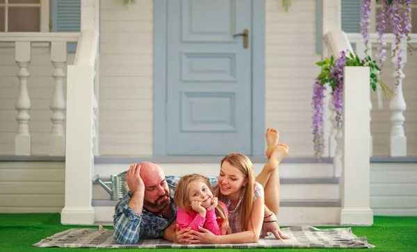 Young happy family having fun in courtyard of the summer house — 图库照片