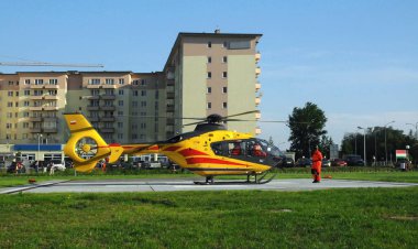 Başlayarak, konut apartments, Krakow Polonya Mayıs 2012 helikopter kurtarma                                                                                                                                                            