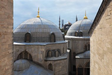 Ayasofya Müzesi, Ayasofya: geçmişte de Istanbul'da müze penceresinden görüntülemek Hıristiyan bir tapınak, sonra bir cami, Istanbul-Türkiye - 21 Ekim 2018 ...