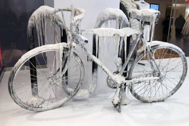 Kış içinde New York şehri, mağaza, Black Friday alışveriş teşvik Bisiklet ...