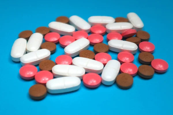 Bunte Tabletten Kapseln Und Pillen Auf Blauem Hintergrund Medikamente Medikamente — Stockfoto