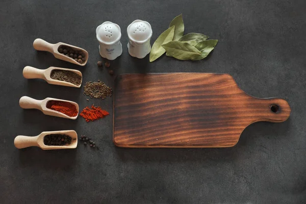 Seasonings for dishes close to the cook's board ...