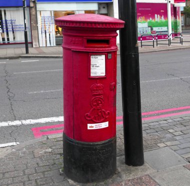 Londra, kırmızı posta kutusu. ...