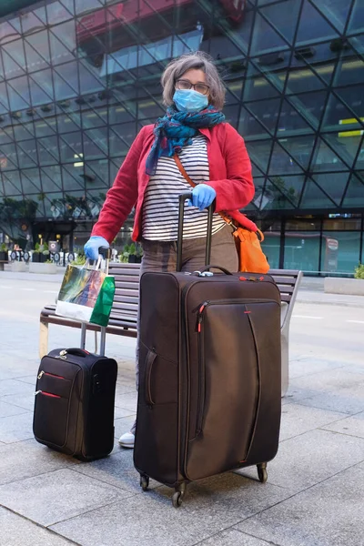 Covid 19. Salgın sırasında bir kadının yolculuğu. ... 