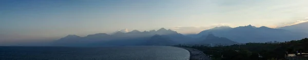 Günbatımından sonra Antalya Dağları