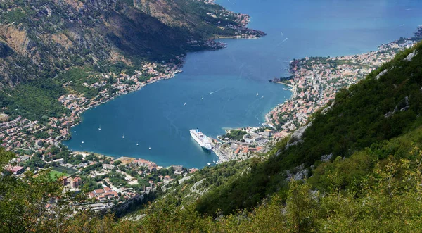 Kotor Körfezi hava panoramik görüntüsü