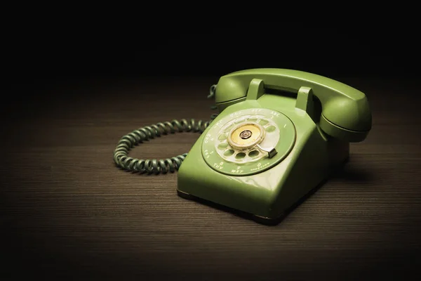 Παλιά Πράσινο Πλαστικό Τηλέφωνο Κλήσης Σκούρο Φόντο — Φωτογραφία Αρχείου
