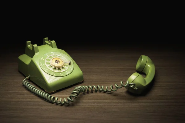 Telefone Discagem Plástico Verde Velho Fundo Escuro — Fotografia de Stock