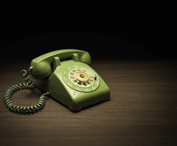 Teléfono Línea Plástico Verde Viejo Sobre Fondo Oscuro — Foto de Stock