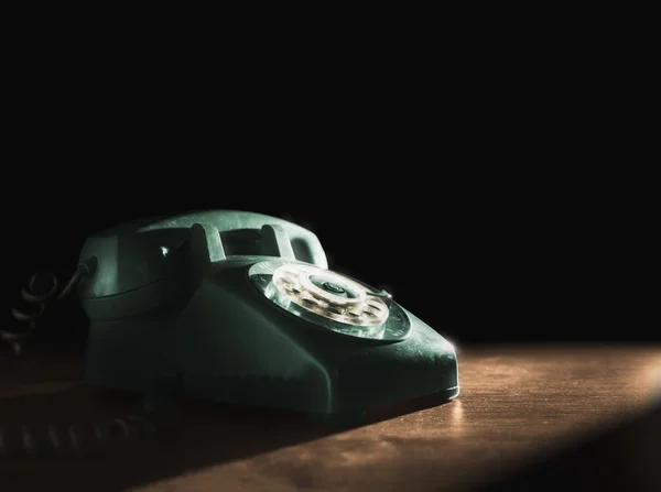 Starý Zelený Umělohmotný Telefon Tmavém Pozadí — Stock fotografie
