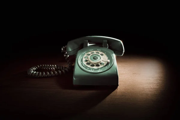Старый Зеленый Пластиковый Телефон Темном Фоне — стоковое фото