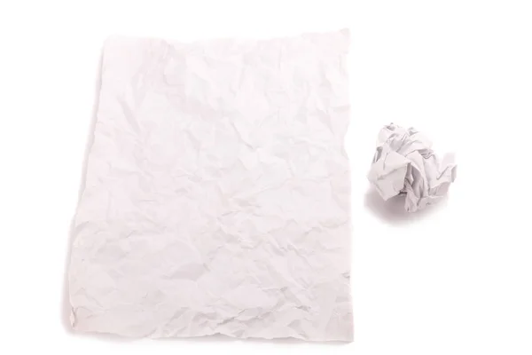 Zerknülltes Papier isoliert auf weißem Hintergrund — Stockfoto
