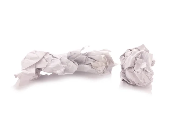 Τσαλακωμένο χαρτί που απομονώνεται σε λευκό φόντο — Φωτογραφία Αρχείου