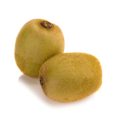 Beyaz arkaplanda yalıtılmış Kivi meyvesi