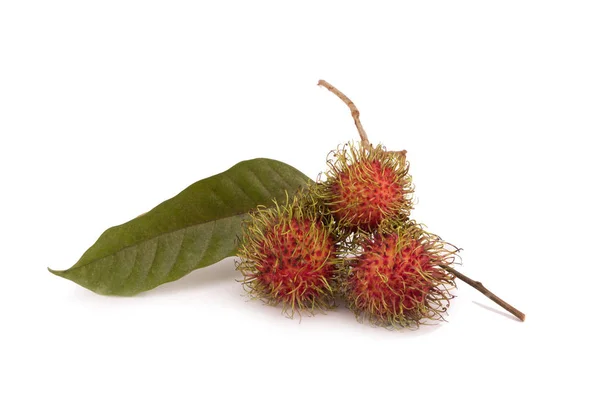 Färska rambutan isolera på vit bakgrund — Stockfoto