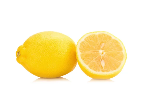 Zitrone isoliert auf weißem Hintergrund — Stockfoto