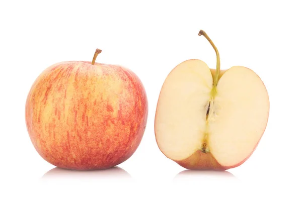 Roter gelber Apfel isoliert auf weißem Hintergrund — Stockfoto