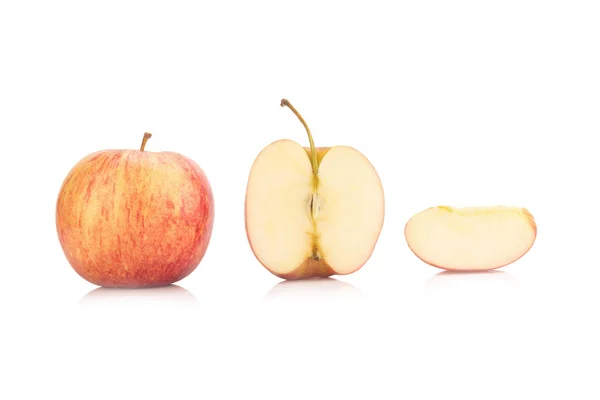 Roter gelber Apfel isoliert auf weißem Hintergrund — Stockfoto