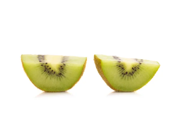 Kiwi-Frucht isoliert auf weißem Hintergrund — Stockfoto