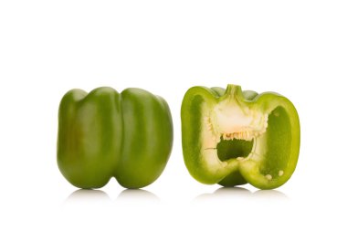 Beyaz arkaplanda dolmalık biber