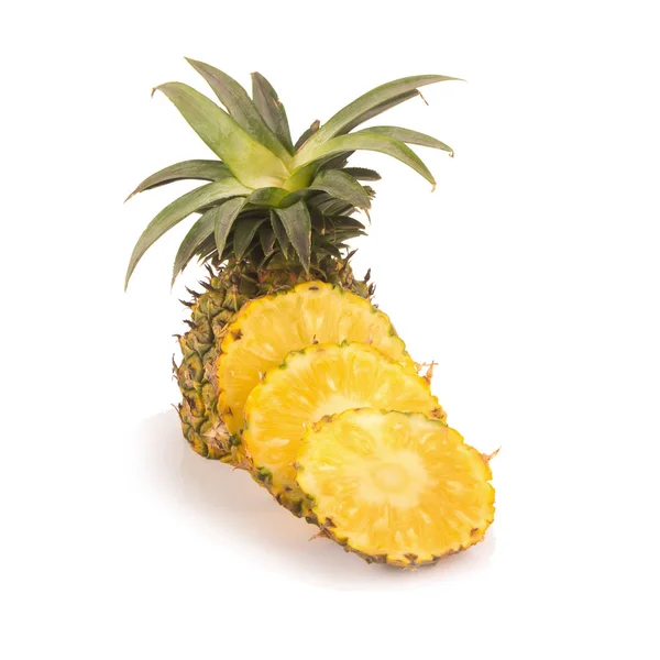 Ananas isolé sans fond blanc — Photo