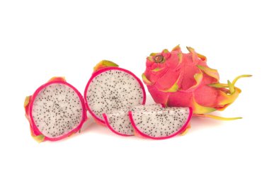 Ejder Meyvesi beyaz arkaplanda izole