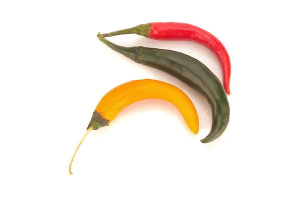 Chili paprika piros/zöld/narancs/sárga elszigetelt fehér backgro — Stock Fotó