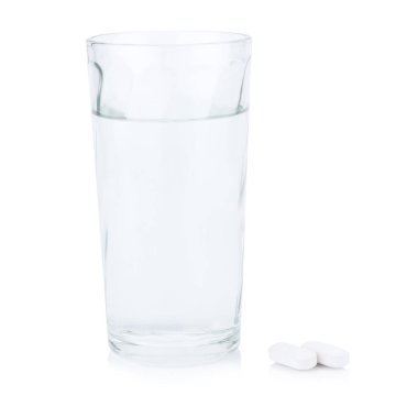 Beyaz arka plan üzerinde izole sigara kül tablası