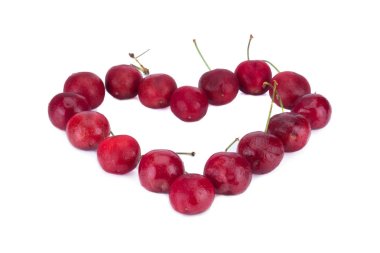 kiraz beyaz arka plan üzerinde kalp aşk izole.