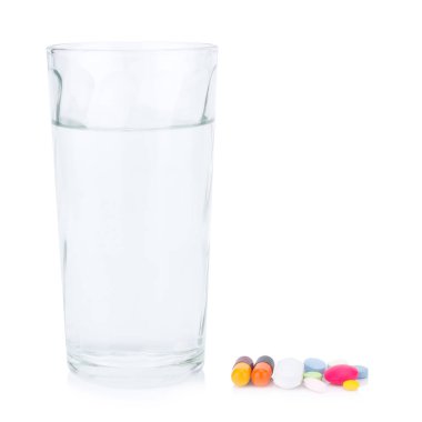 Beyaz arka plan üzerinde izole sigara kül tablası