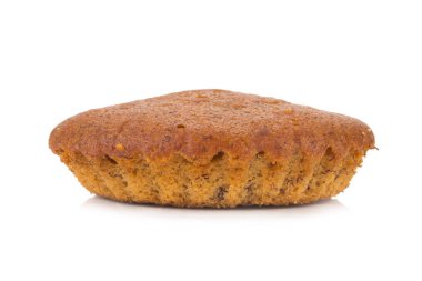 Beyaz arka planda izole edilmiş muzlu kek.