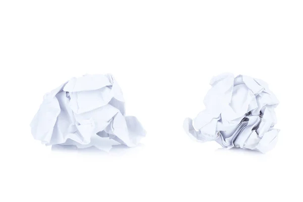 Palla di carta stropicciata isolata su bianco — Foto Stock
