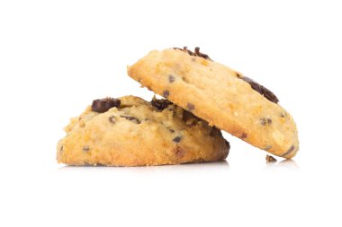 Beyaz arkaplanda izole edilmiş çikolatalı kurabiye