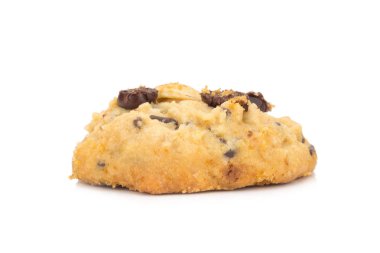 Beyaz arkaplanda izole edilmiş çikolatalı kurabiye