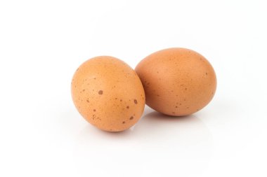 Beyaz arkaplanda yumurta izole