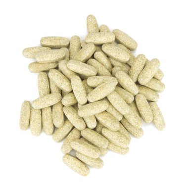 sarımsak beyaz arka plan üzerinde izole gıda takviyeleri