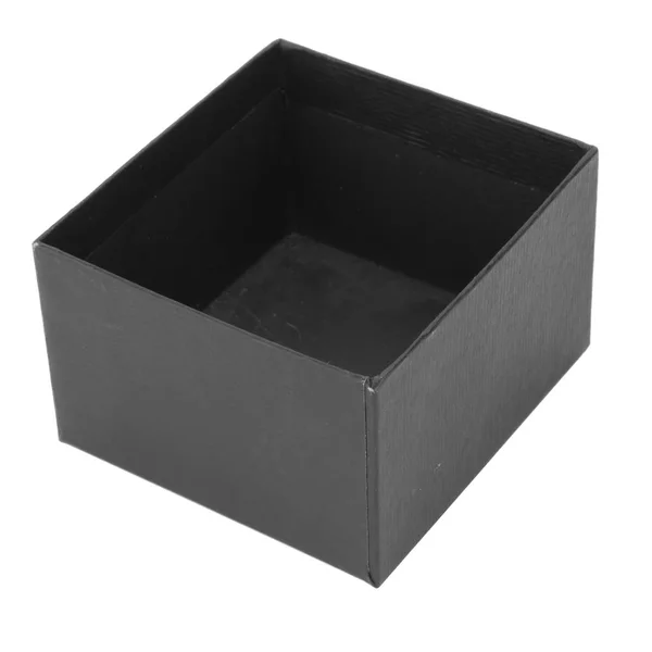 Anel de prata em caixa de presente preto isolado no fundo branco — Fotografia de Stock
