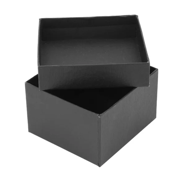 Anel de prata em caixa de presente preto isolado no fundo branco — Fotografia de Stock