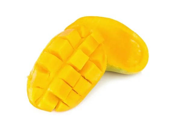 Sárga mango. szelet. kocka. elszigetelt fehér background — Stock Fotó