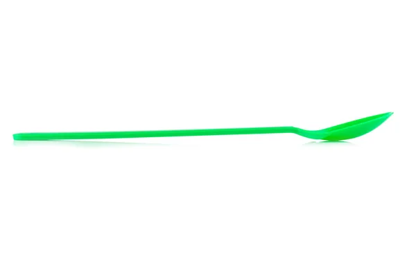Colher verde de plástico isolado no fundo branco — Fotografia de Stock