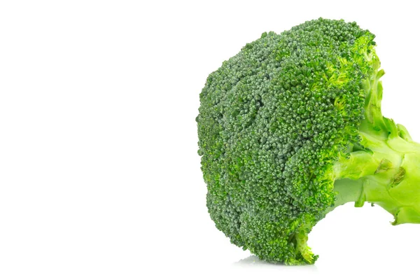 Brocoli isolé sur fond blanc. gros plan heade — Photo