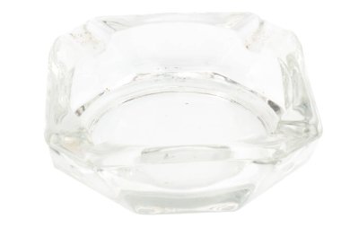 Beyaz Arkaplanda Cam Kül Tablası.