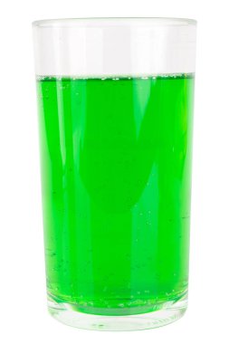 Beyaz Arkaplanda Bir bardak Yeşil İçecek.