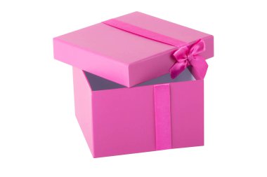 Beyaz bir arka plan üzerinde izole pembe kurdele yay ile pembe hediye kutusu.
