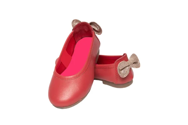 Красные Туфли Крупный План Красных Девушек Обувь Золотым Бантом Изолированы — стоковое фото