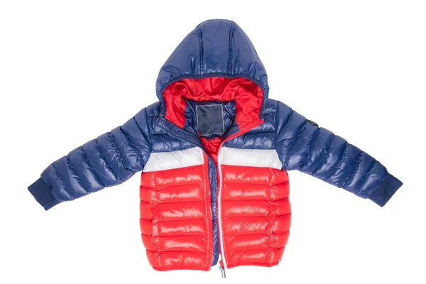 冬のジャケットは隔離された 子供のための赤い裏地を持つスタイリッシュな青と赤の暖かいダウンジャケットは白い背景に隔離されています 春と秋のフード付きの子供服 — ストック写真