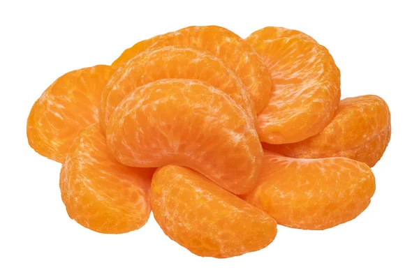 Mandarine isoliert. Nahaufnahme von frisch geschälter Mandarinenorangerine oder Clementine isoliert auf weißem Hintergrund. Makro. — Stockfoto