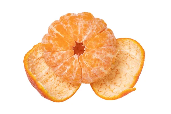 Mandarine isoliert. Nahaufnahme von geschälten frischen reifen Mandarinen-Orangen-Mandarinen oder Clementinen isoliert auf weißem Hintergrund. Makro. — Stockfoto