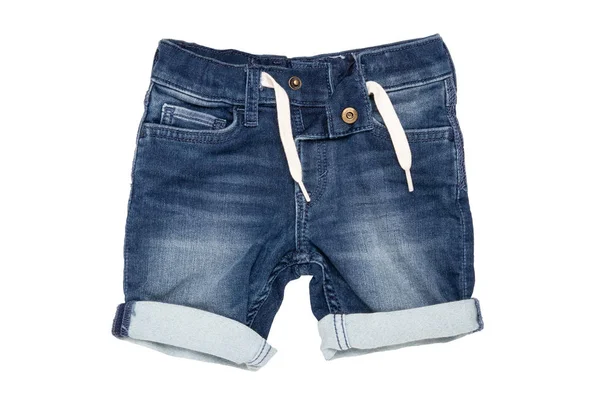 Calções de ganga isolados. Calça jeans curta elegante na moda com whi — Fotografia de Stock